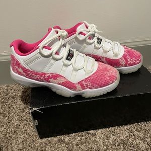 Jordan 11 Pink snake skin women size 8